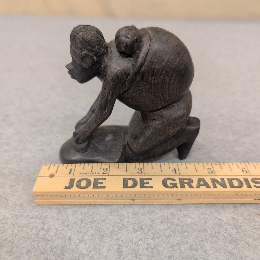 Vintage Hand Carved Dark Wood African Figure Kneeling Woman Grinding with Baby - Picture 7 of 7